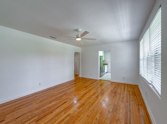 Foto del edificio - 654 Miccosukee Rd