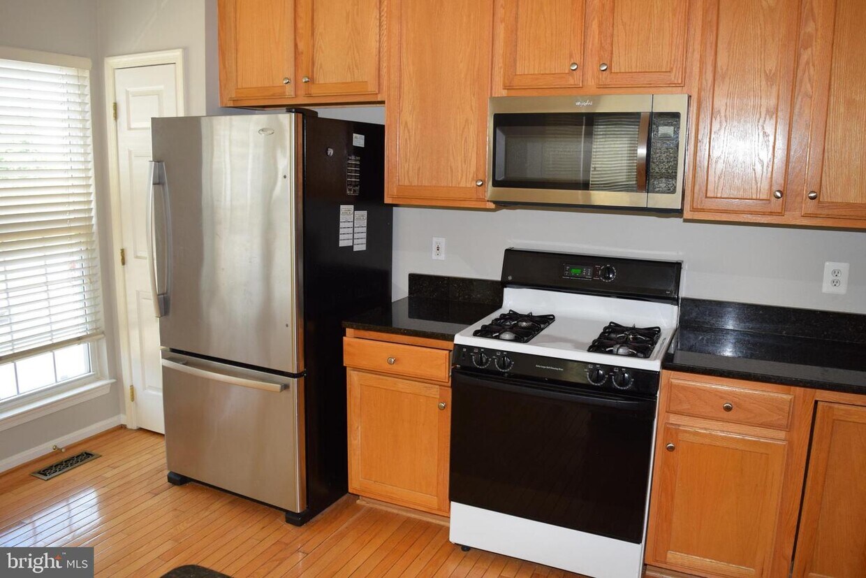 43528 Hubbard Square, Chantilly, VA 20152 Townhouse for Rent in