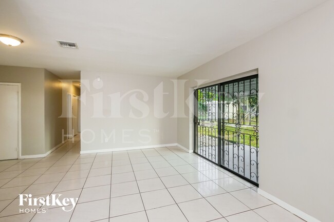 Foto del edificio - 3010 NW 187th St