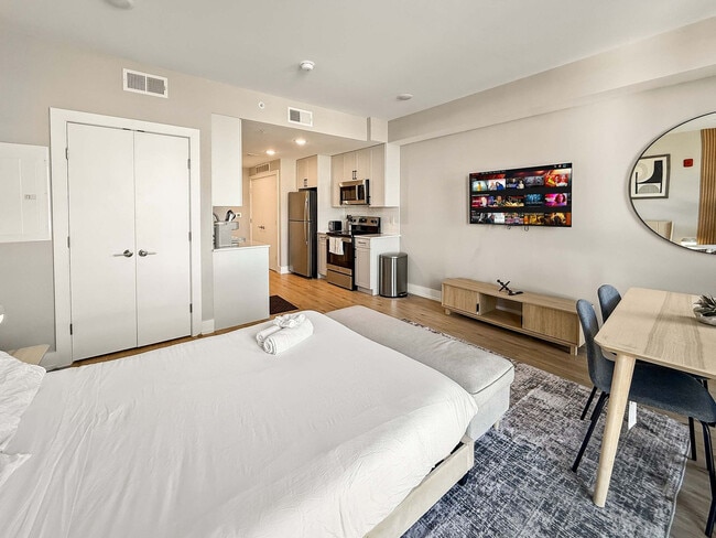 Building Photo - 626 N Delaware Ave