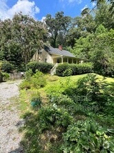 Building Photo - 2451 Lyndhurst Ave