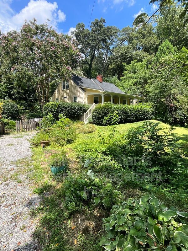 Primary Photo - 2451 Lyndhurst Ave