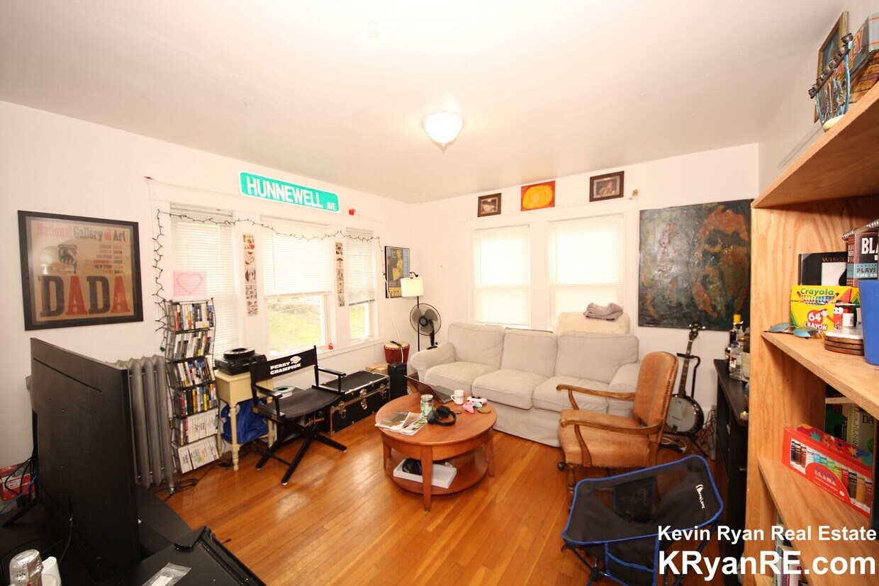 Primary Photo - 13 Breck Ave