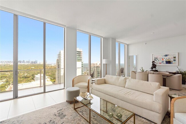 Foto del edificio - 2678 Tigertail Ave