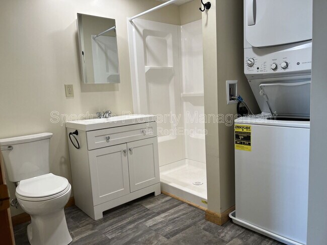 Building Photo - 146 Kennedy Memorial Dr