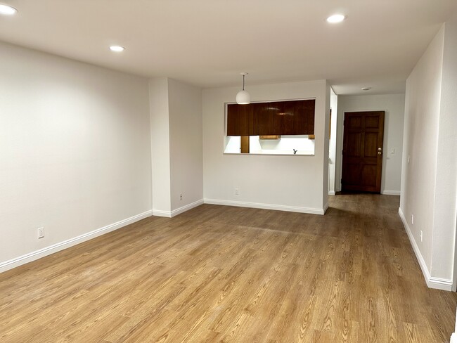 Foto del edificio - 634 N Alexandria Ave