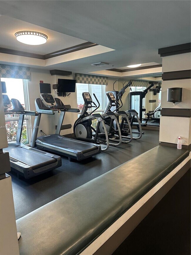 Foto del edificio - 2421 NE 65th St