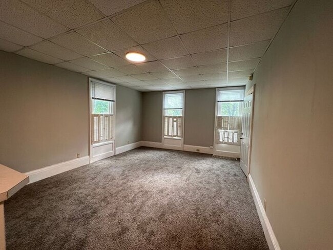 Building Photo - Studio Apartment!!