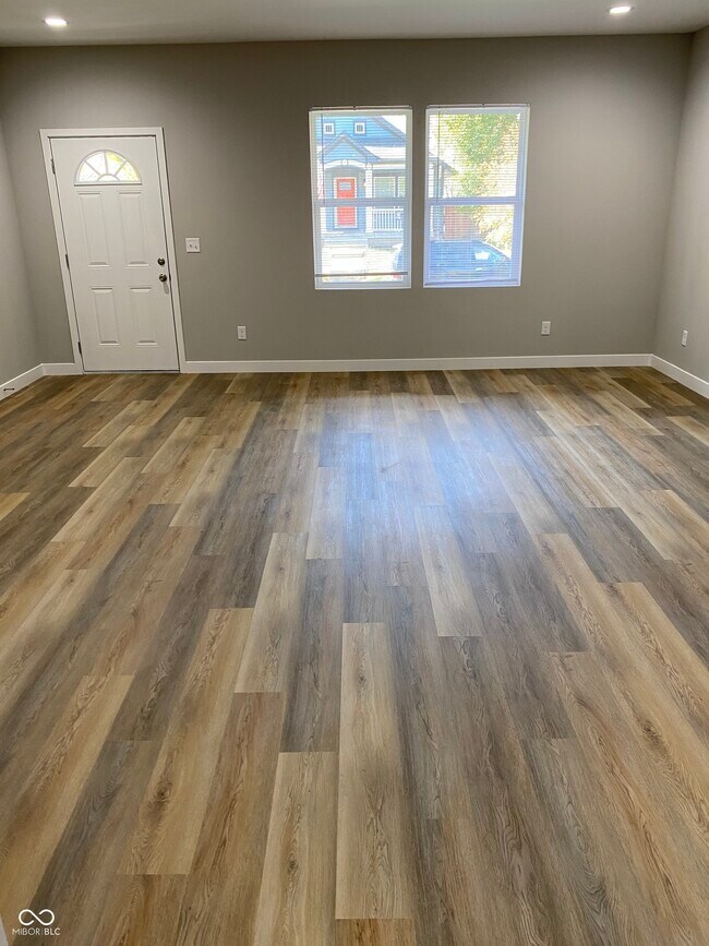 Foto del edificio - 931 N Beville Ave