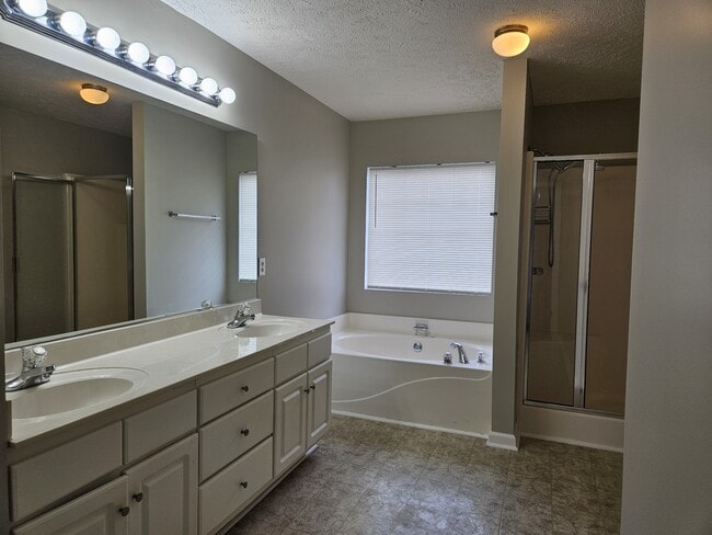 Foto del edificio - 126 Walton Trce S