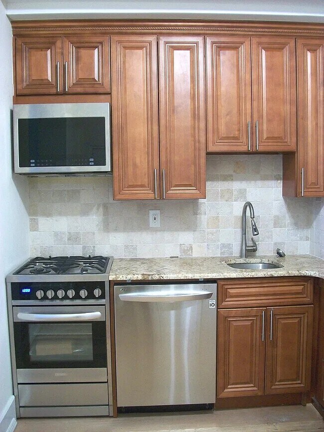 Foto del edificio - 344 E 58th St