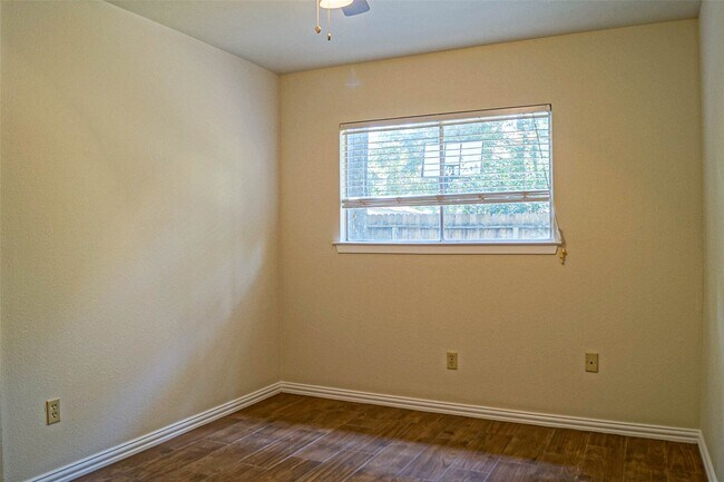Building Photo - 11 Canyon Oak Pl