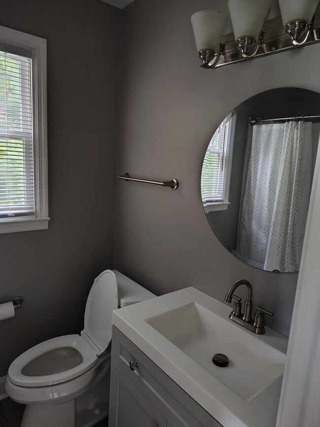 Building Photo - 2422 Happy Valley Cir