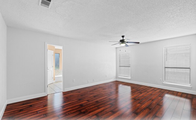 Foto del edificio - 2321 Parkside Dr