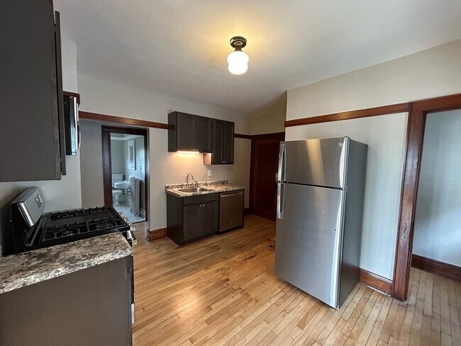 Foto del edificio - 1933 N Cambridge Ave