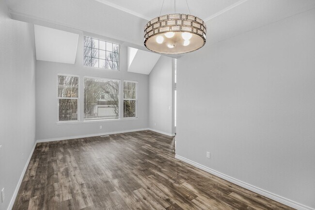 Foto del edificio - $$ ONE MONTH FREE MOVE IN BY 12/31/25 - Discover Your Dream Home in Sterling Park!