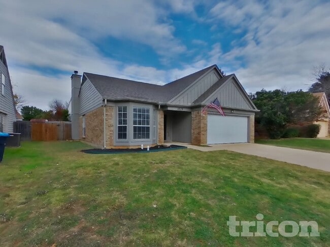 Building Photo - 2628 Dahlia Dr