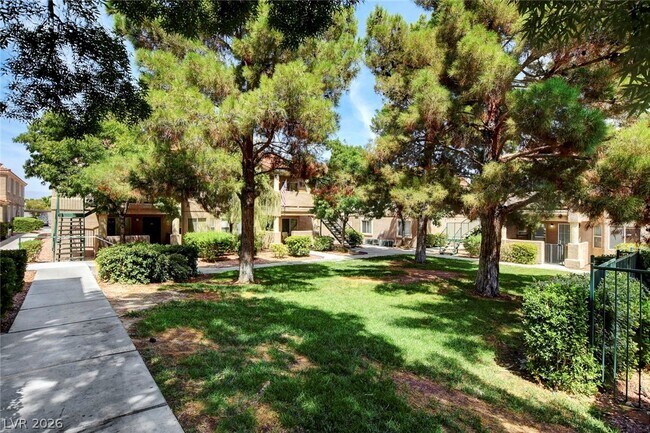 Building Photo - 2216 Benmore St