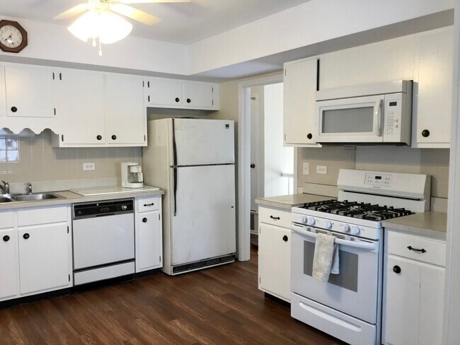 Foto del edificio - 840 Heather Ln