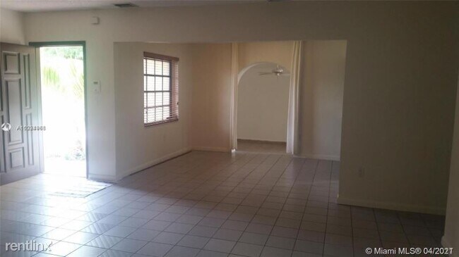 Foto del edificio - 3915 SW 59th Ave