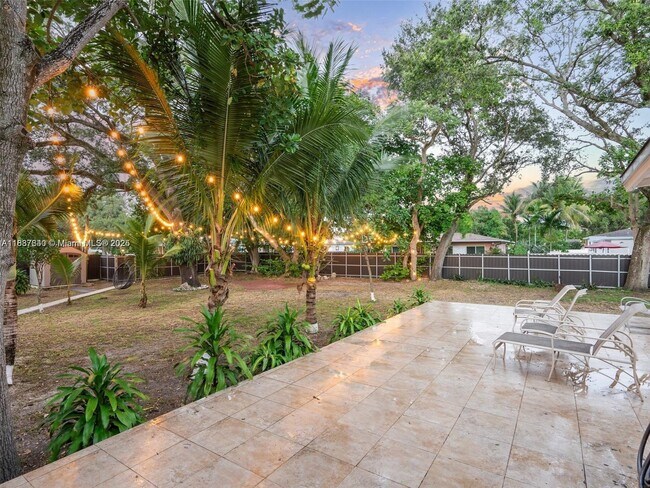 Foto del edificio - 947 NE 149th St