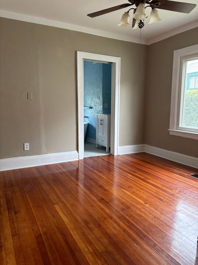 Foto del edificio - Charming Mediterranean Bungalow in the Heart of Historic DeLand
