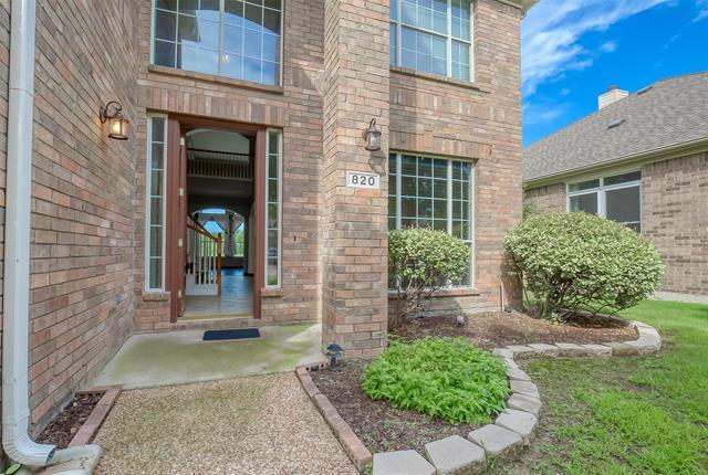 Building Photo - 820 Royal Crest Ct