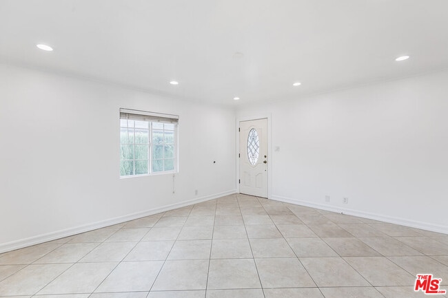 Building Photo - 5130 Templeton St