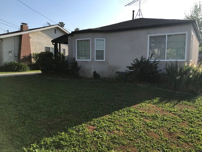 Building Photo - 2527 El Paseo