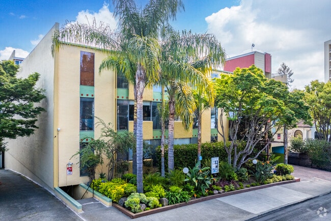 Building Photo - Bel Aire Courtyard