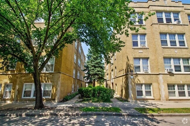 Building Photo - 4122 W Addison St