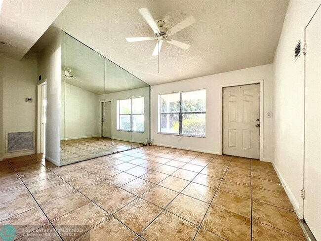 Building Photo - 1806 NW 15th Way