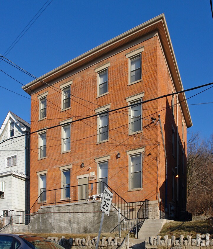 Primary Photo - 1560 Tremont Ave
