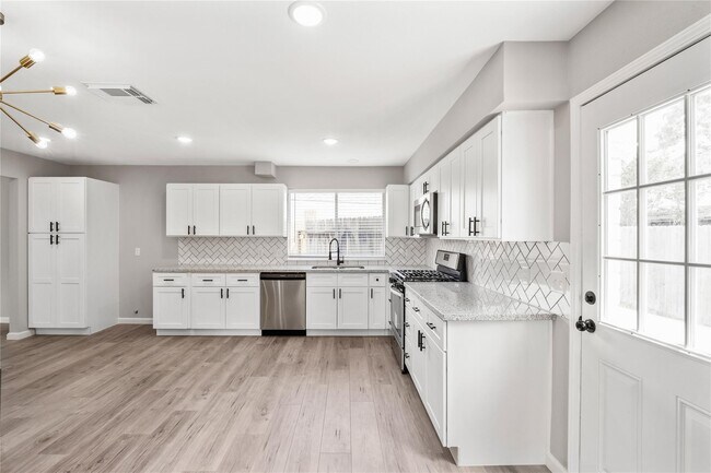 Foto del edificio - 4523 Waterfall Way