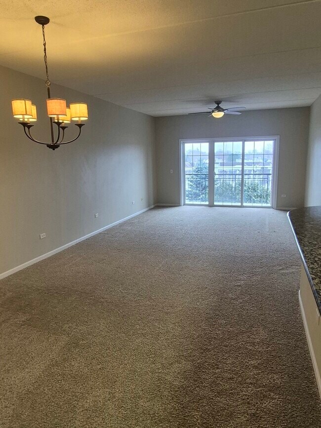 Foto del edificio - 1479 N Milwaukee Ave