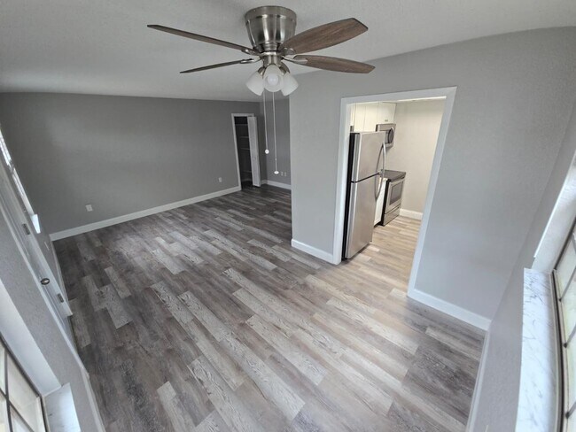 Building Photo - 600 N Grove St