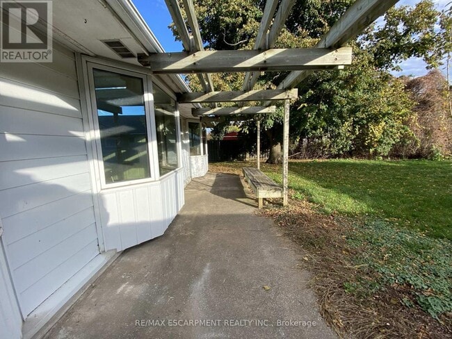 Building Photo - 5220 Greenlane