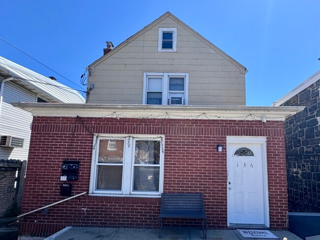 Building Photo - 136 Rothwell Ave
