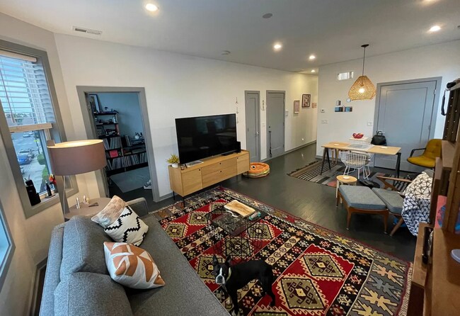 Foto del edificio - 2834 W Diversey Ave