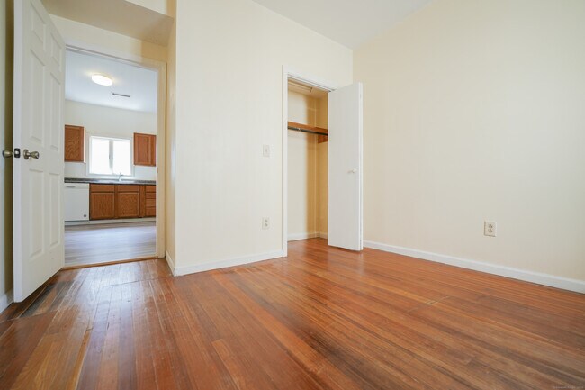 Foto del edificio - 24 Burr Ave