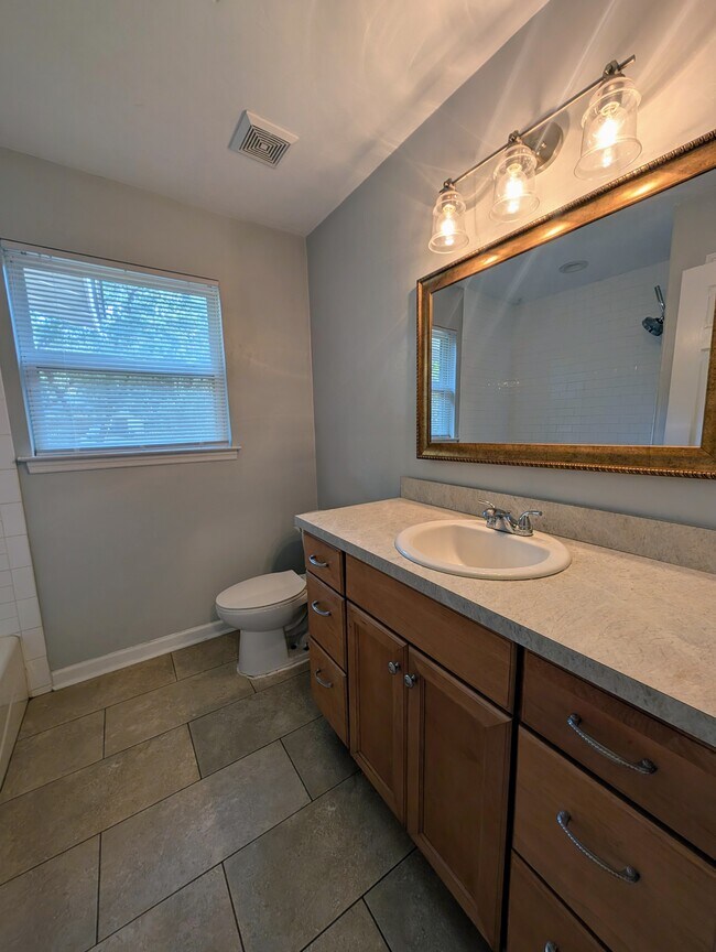 Foto del edificio - 2114 High Rd