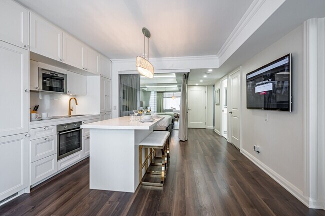 Building Photo - 155 Yorkville Ave