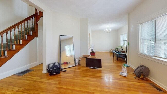 Foto del edificio - 109 Magoun Ave