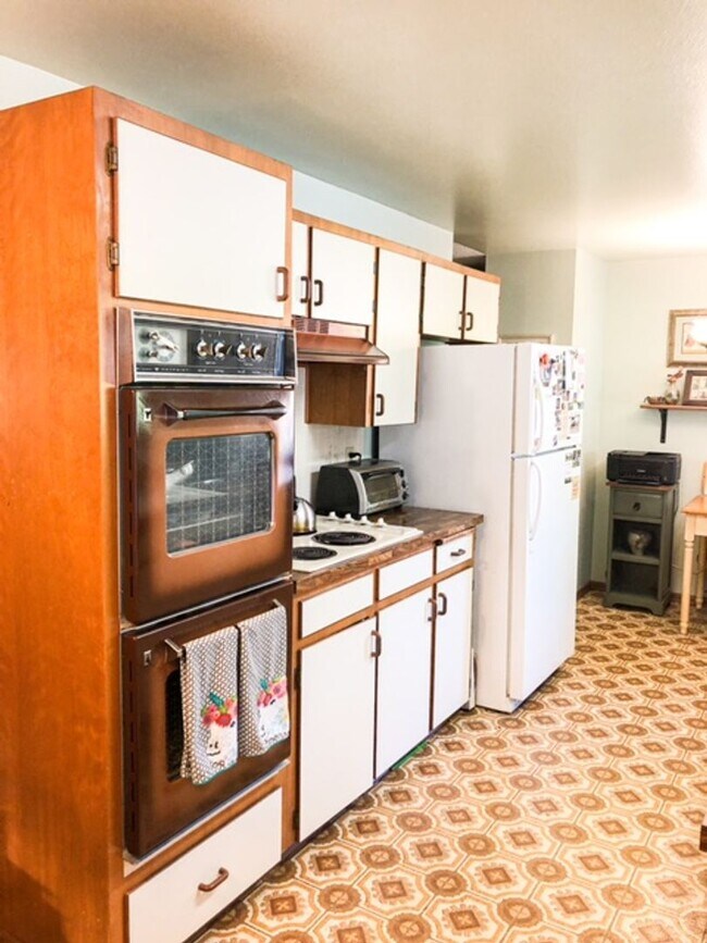 Building Photo - Great location in Milwaukie, OR! 3 bedroom...