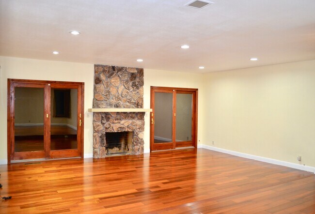 Building Photo - 345 N San Antonio Rd