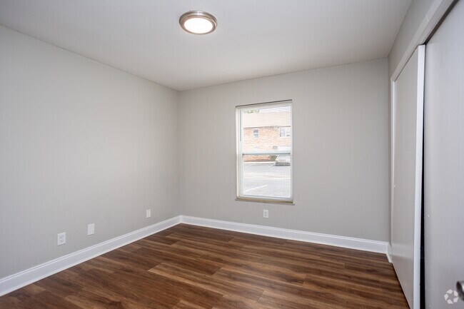 2 habitaciones, 1 baño - 1000 pies cuadrados - Segundo dormitorio - Creek Ridge Apartments