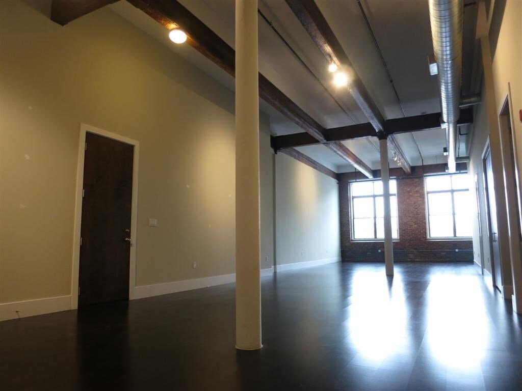 Foto principal - 154 W 2nd St