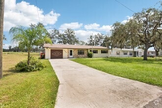 Building Photo - 4704 Queen Palm Dr