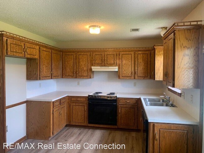 Building Photo - 3 br, 2 bath House - 27 Deer Run