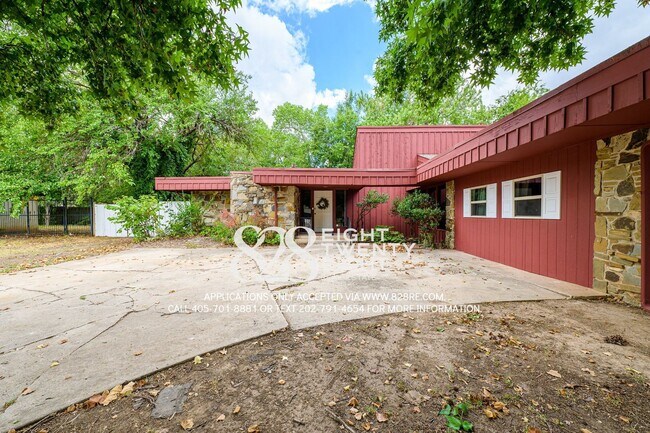 Building Photo - Talk About Unique! MUST SEE 3 bed/2 bath P...